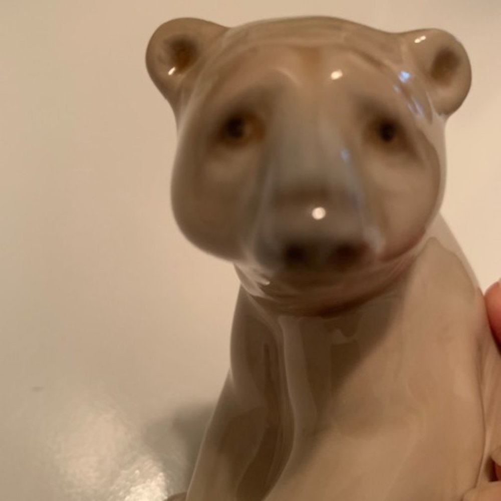 Lladro Seated Brown Bear 01001206